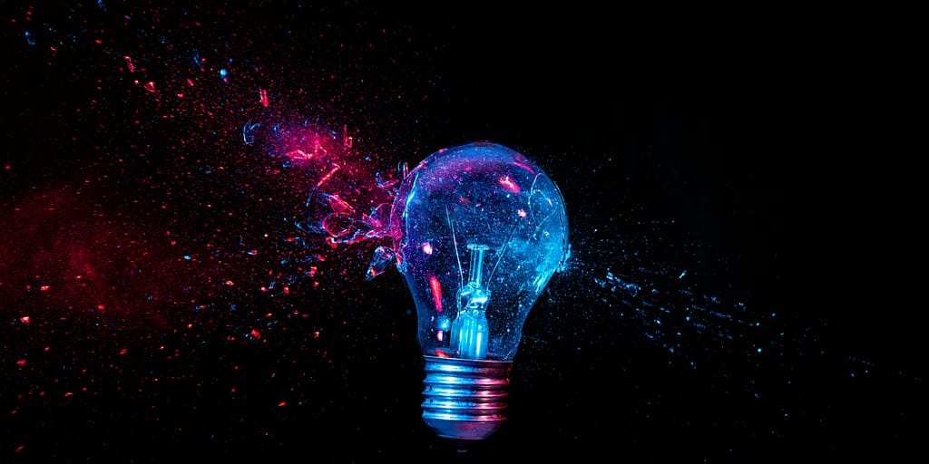 Light bulb with glass breaking